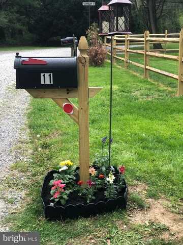 11 CREEK RD, DELTA, PA 17314