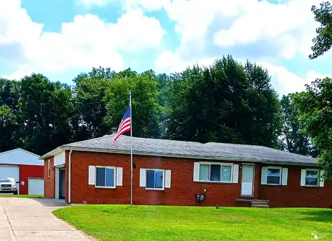 13156 Strasburg, La Salle, MI 48145