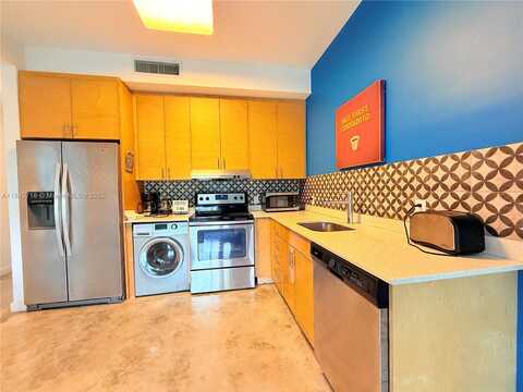 769 NW 1st St, Miami, FL 33128