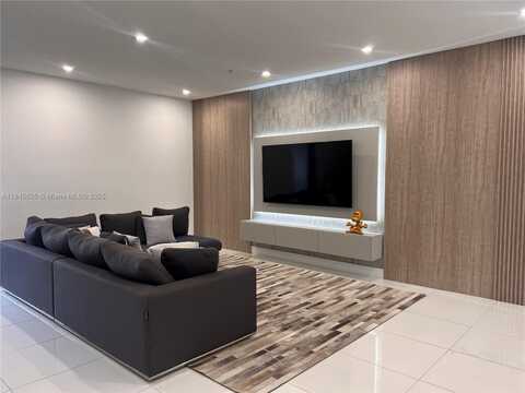 10431 NW 82nd St, Doral, FL 33178