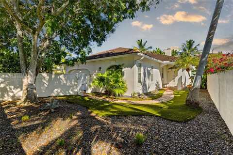 810 NE 21st Dr, Wilton Manors, FL 33305