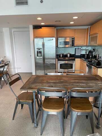 950 Brickell Bay Dr, Miami, FL 33131