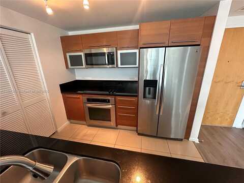253 NE 2nd St, Miami, FL 33132
