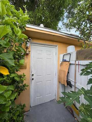 832 E 20th St, Hialeah, FL 33013