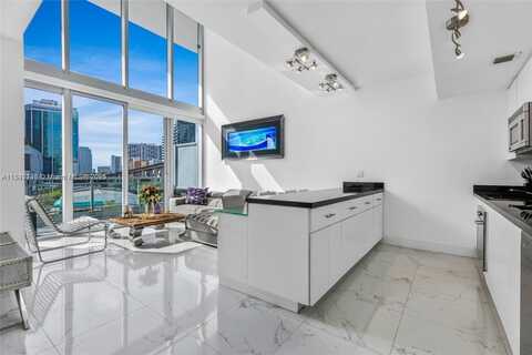 92 SW 3rd St, Miami, FL 33130