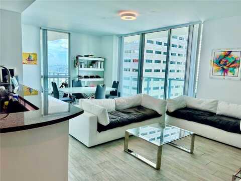 300 S Biscayne Blvd, Miami, FL 33131