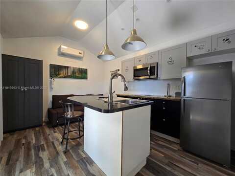 330 SW 13th St, Dania Beach, FL 33004