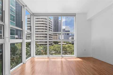 950 Brickell Bay Dr, Miami, FL 33131