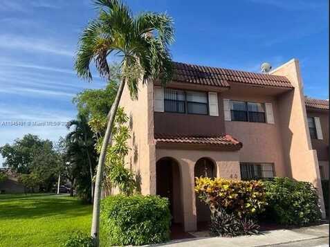 40 Madrid Ln, Davie, FL 33324