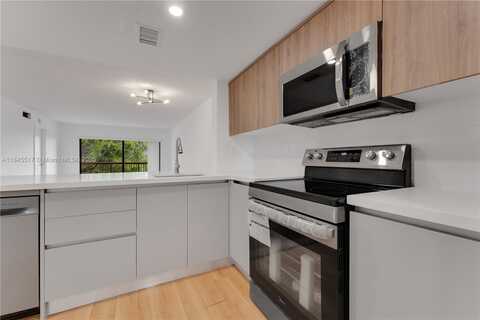 10227 NW 9th St Cir, Miami, FL 33172