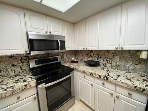 105 Deer Creek Rd, Deerfield Beach, FL 33442