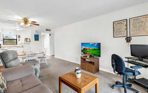 10466 Sunrise Lakes Blvd, Sunrise, FL 33322