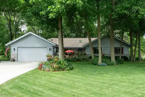 5606 Richwood Ln, Racine, WI 53402