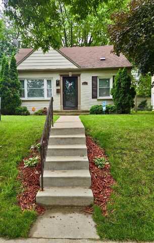 3613 N 61st St, Milwaukee, WI 53216