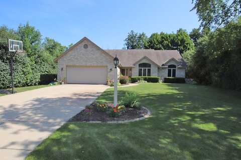 N52w14273 Thornhill Dr, Menomonee Falls, WI 53051