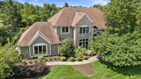 787 Red Oak Dr, Summit, WI 53066