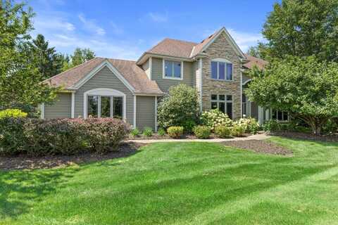 787 Red Oak Dr, Summit, WI 53066