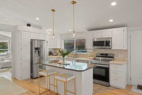 1109 W Yapoah Crater Drive, Sisters, OR 97759