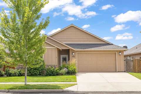 2952 NW Dogwood Avenue, Redmond, OR 97756
