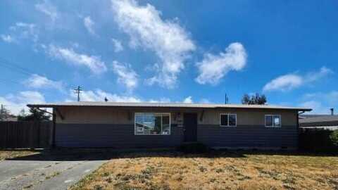 1990 Grant Street, North Bend, OR 97459