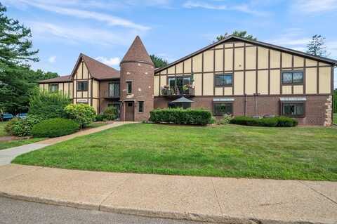 11 Rainbow Pond Dr, Walpole, MA 02081