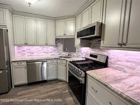 36 Chatham Square, Parlin, NJ 08859