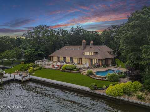 99 Holly Lane, Bayville, NJ 08721