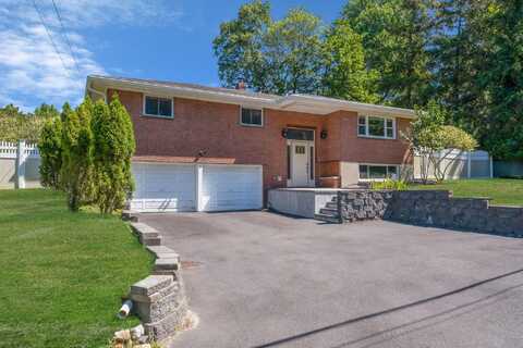 9 Undine Road, Rocky Point, NY 11778
