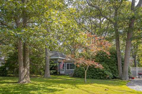 88 West End Avenue, Shirley, NY 11967