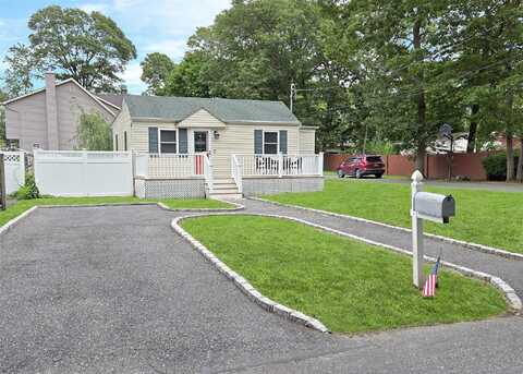 83 Webster Avenue, Lake Ronkonkoma, NY 11779