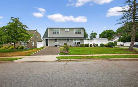 7 Fiddler Lane, Levittown, NY 11756
