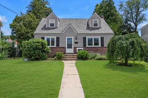 20 Bogart Street, Huntington Station, NY 11746