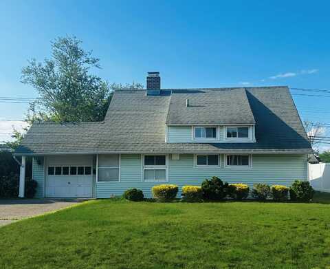 38 Walnut Lane, Hicksville, NY 11801