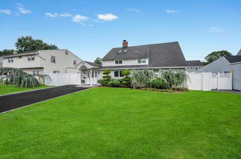 43 W Cabot Lane, Westbury, NY 11590