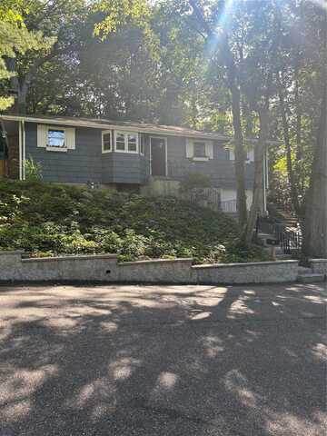 52 Hammond Road, Glen Cove, NY 11542