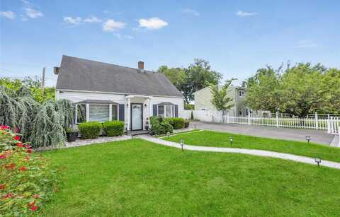 71 Slate Lane, Levittown, NY 11756