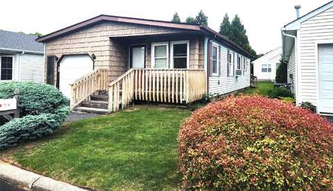74 Dogwood Lane, Manorville, NY 11949