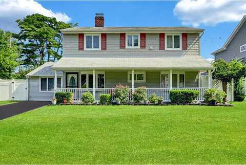 95 Winter Lane, Hicksville, NY 11801