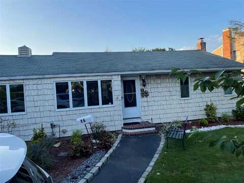 15 Bishoff Avenue, Bethpage, NY 11714