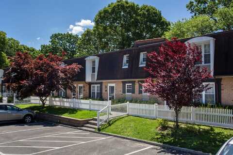 100 Villa D'est Drive, Coram, NY 11727