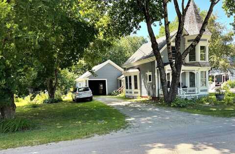 25 Elm Street, Newport, ME 04953