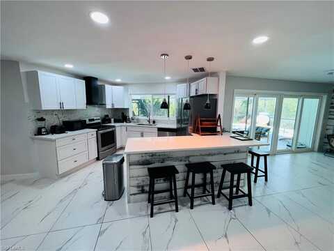 4439 Parrot, NAPLES, FL 34104