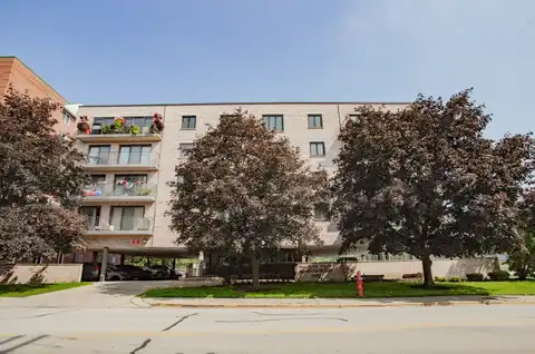 1660 E Thacker Street, Des Plaines, IL 60016
