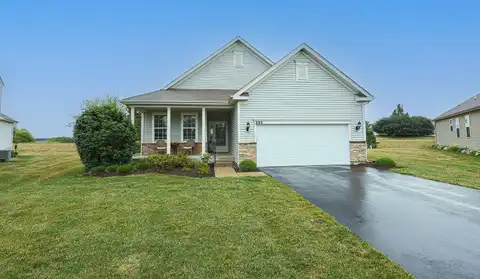 692 Canton Court, Oswego, IL 60543