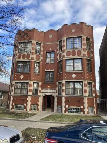 8131 S Kingston Avenue, Chicago, IL 60617