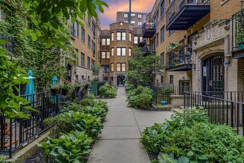 1225 W Greenleaf Avenue, Chicago, IL 60626