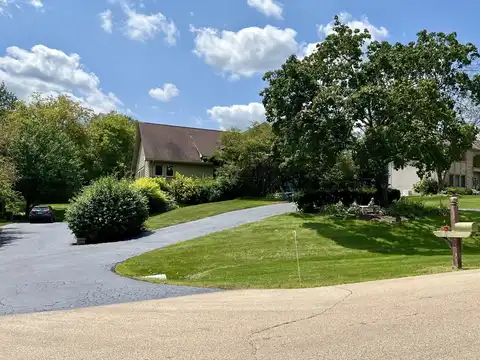 38w715 Bonnie Court, Saint Charles, IL 60175