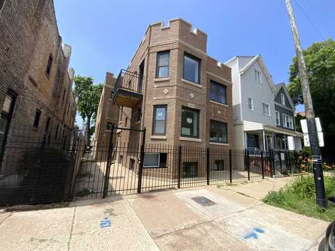 3014 N California Avenue, Chicago, IL 60618