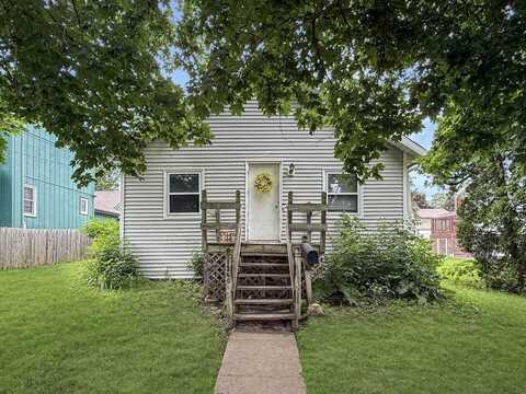 1260 West Palmer Street, Freeport, IL 61032