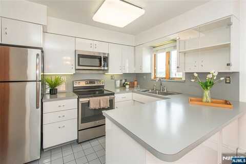 21 Westminster Place, Garfield, NJ 07026